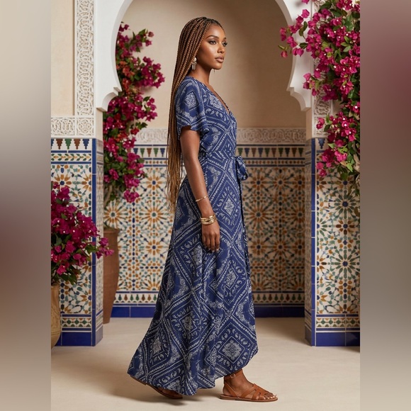 Forever 21 Dresses & Skirts - Blue Paisley Maxi Dress